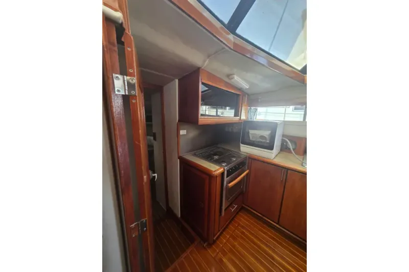 Slide: The Image of Bayliner 3888 Motoryacht 1990 - 16