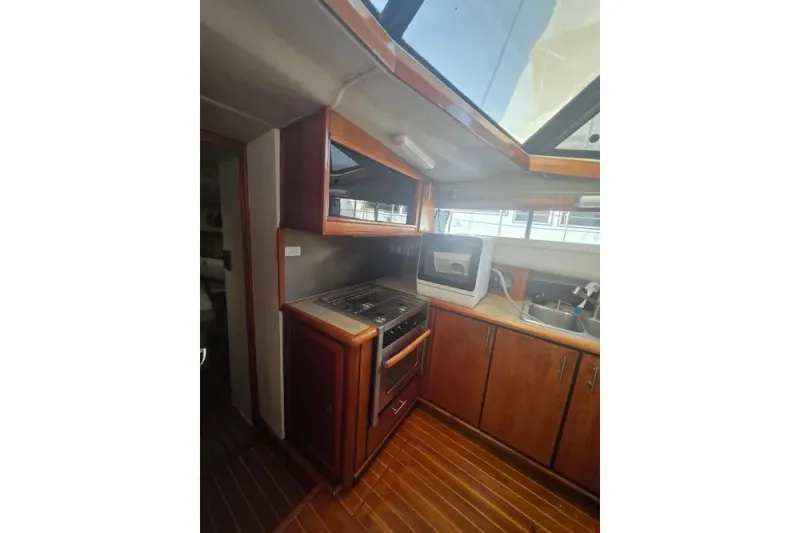 Slide: The Image of Bayliner 3888 Motoryacht 1990 - 17