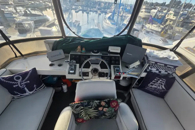 Slide: The Image of Bayliner 3888 Motoryacht 1990 - 2