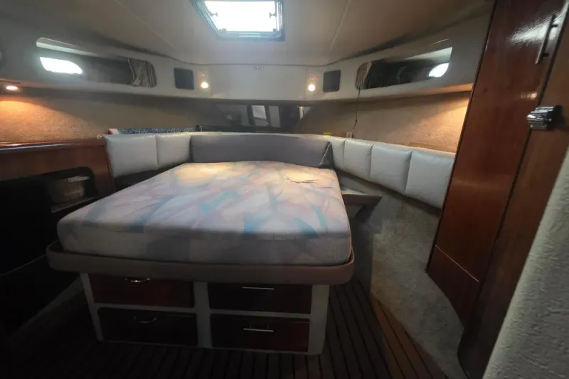 Slide: The Image of Bayliner 3888 Motoryacht 1990 - 22