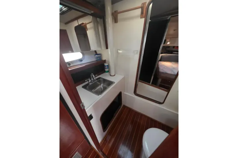 Slide: The Image of Bayliner 3888 Motoryacht 1990 - 27