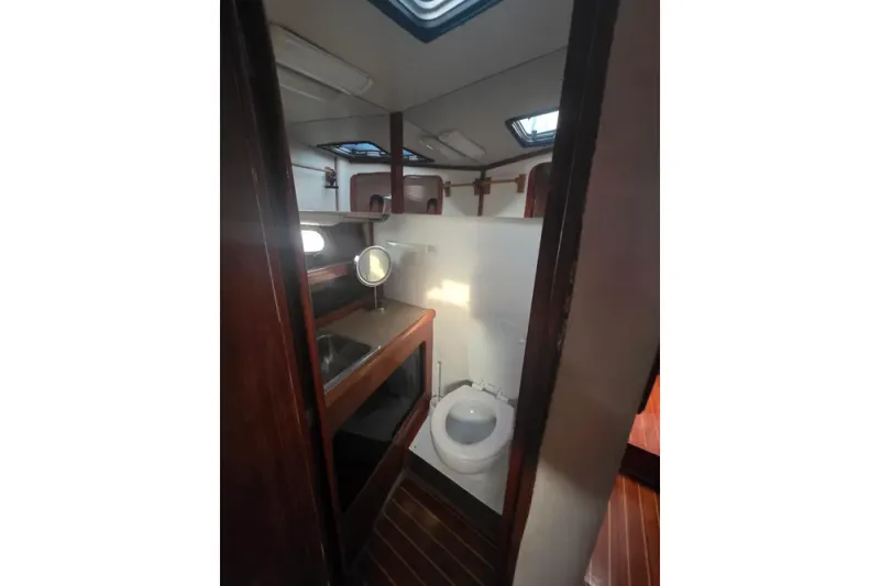 Slide: The Image of Bayliner 3888 Motoryacht 1990 - 23