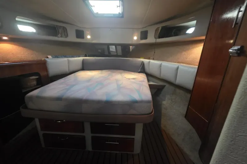 Slide: The Image of Bayliner 3888 Motoryacht 1990 - 22