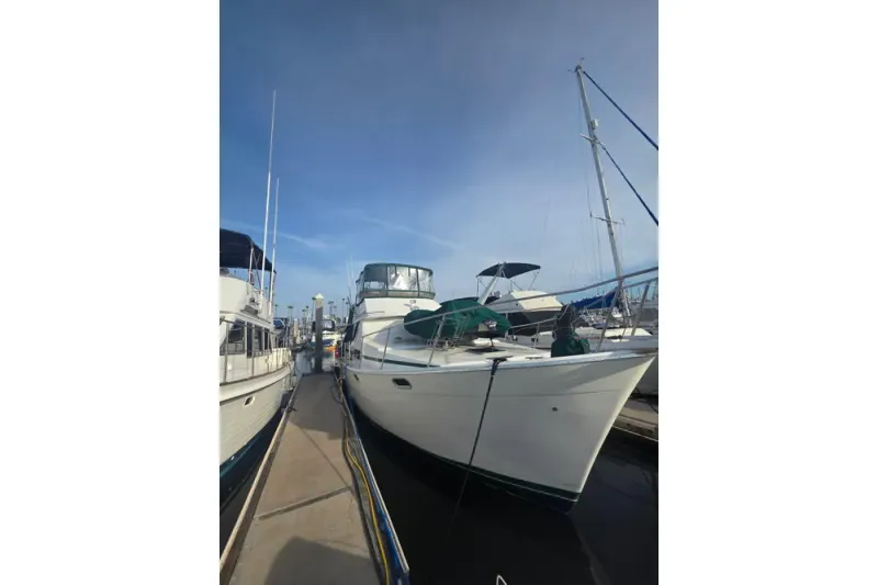 Slide: The Image of Bayliner 3888 Motoryacht 1990 - 40