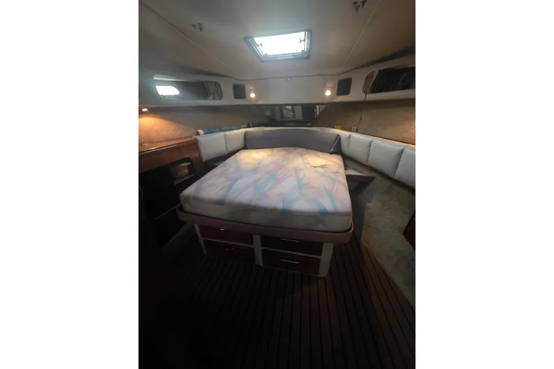Slide: The Image of Bayliner 3888 Motoryacht 1990 - 20