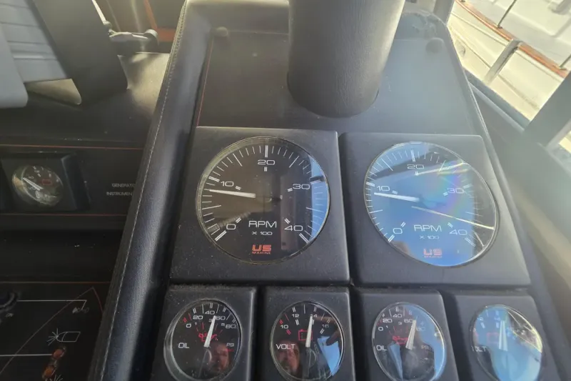 Slide: The Image of Bayliner 3888 Motoryacht 1990 - 7