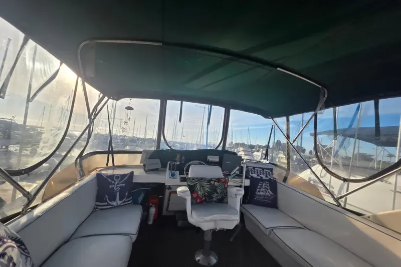 Slide: The Image of Bayliner 3888 Motoryacht 1990 - 9