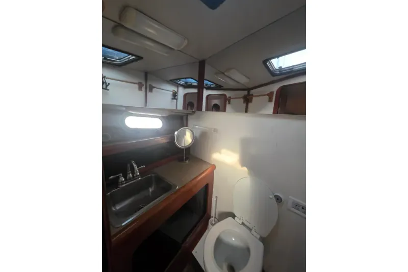 Slide: The Image of Bayliner 3888 Motoryacht 1990 - 24