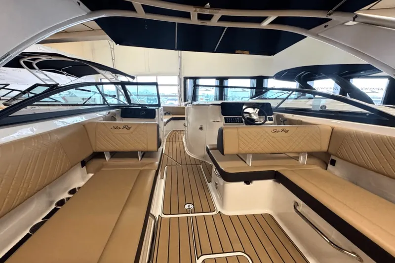 Slide: The Image of Sea Ray SDX 270 Outboard 2025 - 10