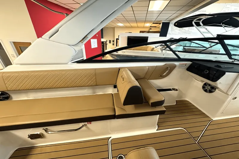 Slide: The Image of Sea Ray SDX 270 Outboard 2025 - 13