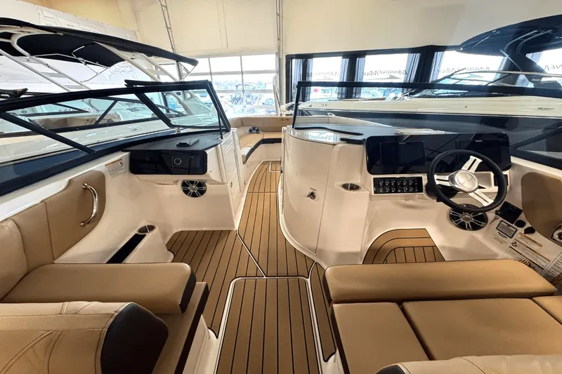 Slide: The Image of Sea Ray SDX 270 Outboard 2025 - 16