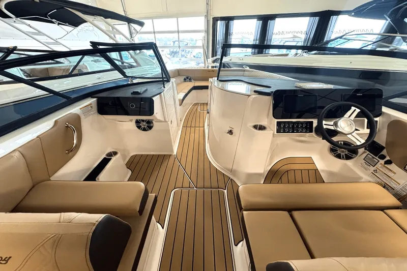 Slide: The Image of Sea Ray SDX 270 Outboard 2025 - 17