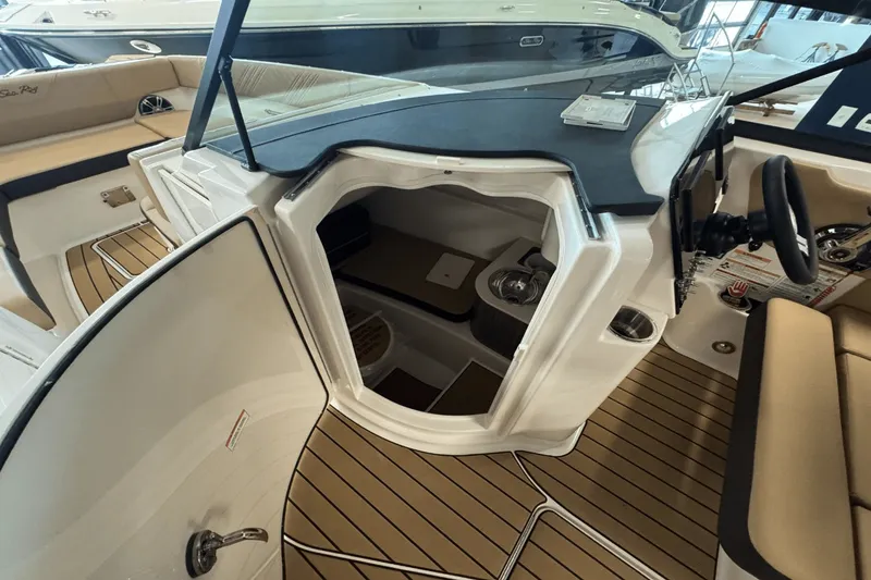 Slide: The Image of Sea Ray SDX 270 Outboard 2025 - 22