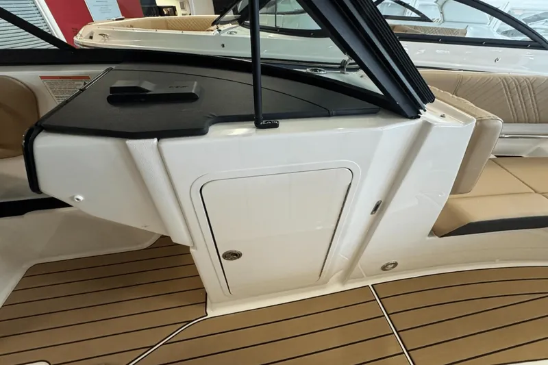 Slide: The Image of Sea Ray SDX 270 Outboard 2025 - 25