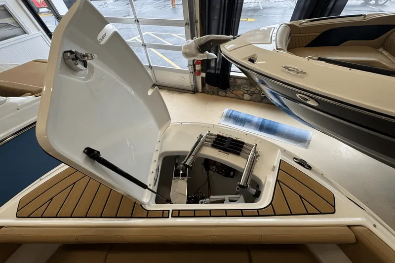 Slide: The Image of Sea Ray SDX 270 Outboard 2025 - 30