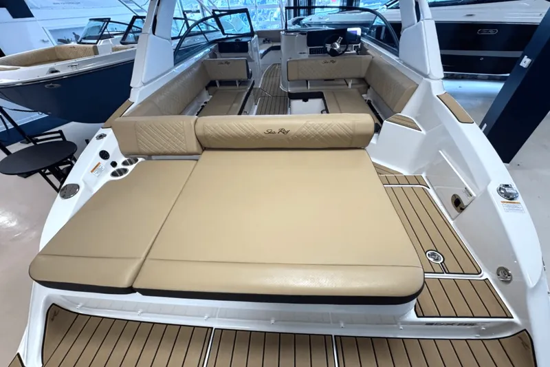 Slide: The Image of Sea Ray SDX 270 Outboard 2025 - 5
