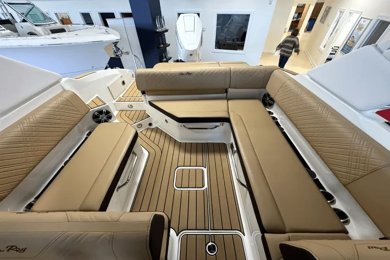 Slide: The Image of Sea Ray SDX 270 Outboard 2025 - 8