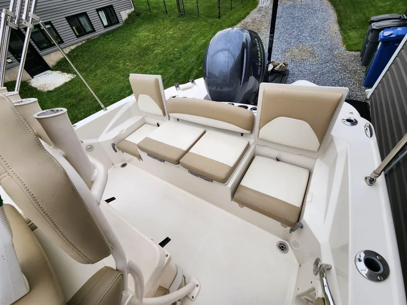 Slide: The Image of Stingray 236 CC 2018 - 6