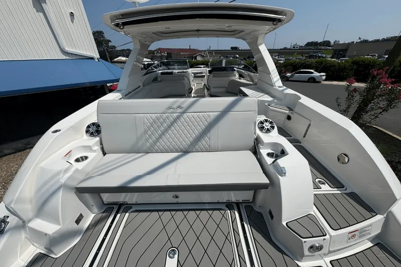 Slide: The Image of Sea Ray SLX 350 Outboard 2025 - 13
