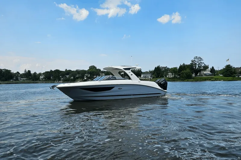 Slide: The Image of Sea Ray SLX 350 Outboard 2025 - 2