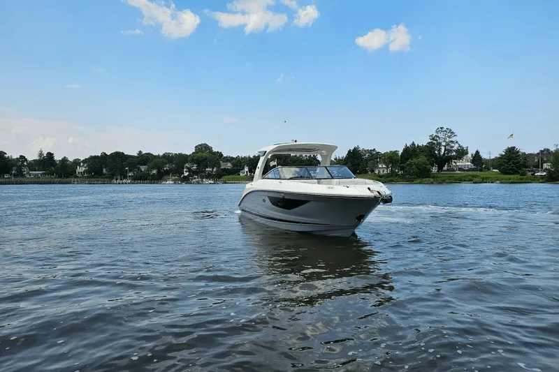 Slide: The Image of Sea Ray SLX 350 Outboard 2025 - 7