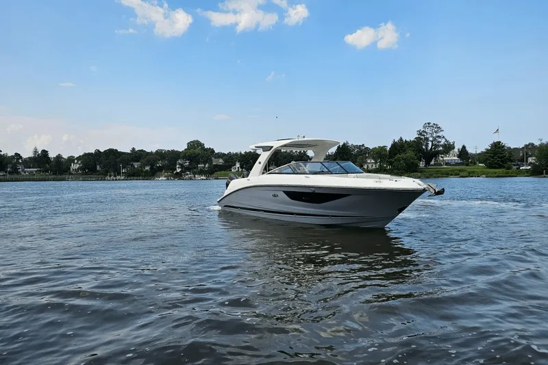 Slide: The Image of Sea Ray SLX 350 Outboard 2025 - 8