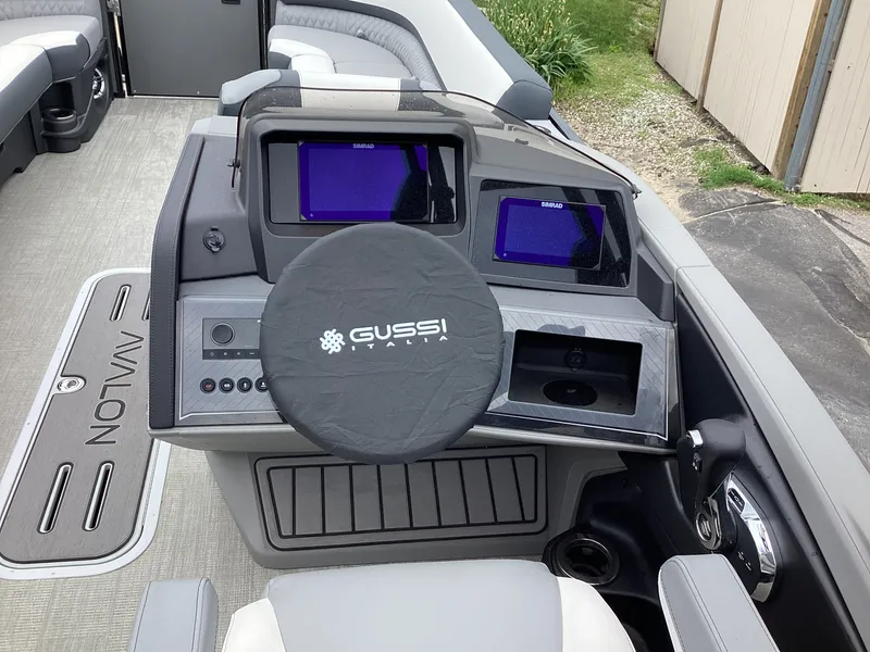 Slide: The Image of Avalon Catalina 2585 Versatile Rear Bench 2026 - 23