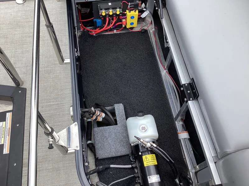 Slide: The Image of Avalon Catalina 2585 Versatile Rear Bench 2026 - 20