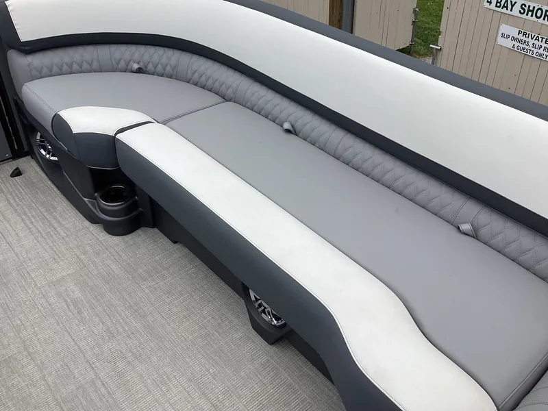 Slide: The Image of Avalon Catalina 2585 Versatile Rear Bench 2026 - 38