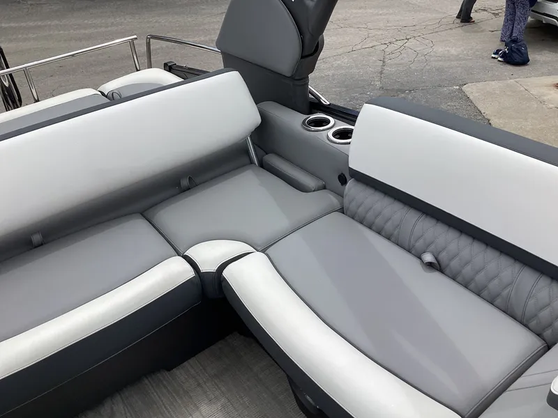 Slide: The Image of Avalon Catalina 2585 Versatile Rear Bench 2026 - 45
