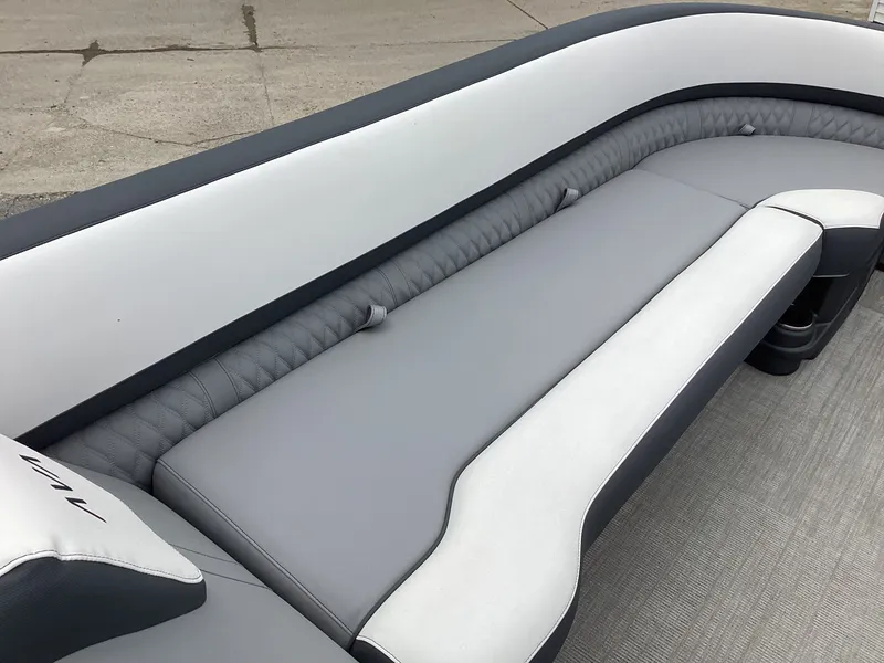 Slide: The Image of Avalon Catalina 2585 Versatile Rear Bench 2026 - 37