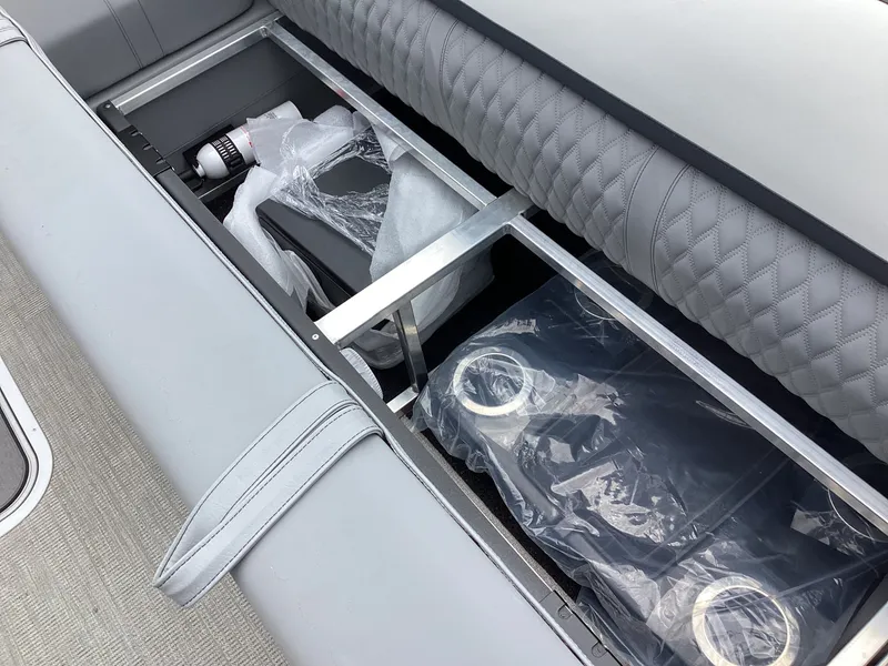 Slide: The Image of Avalon Catalina 2585 Versatile Rear Bench 2026 - 40