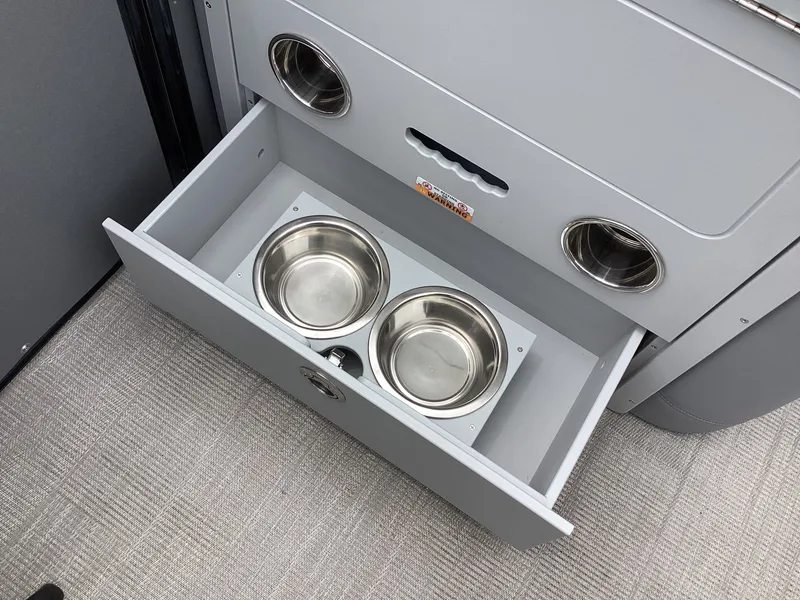 Slide: The Image of Avalon Catalina 2585 Versatile Rear Bench 2026 - 32