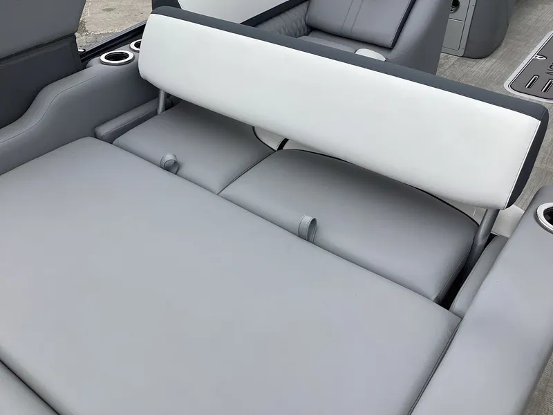 Slide: The Image of Avalon Catalina 2585 Versatile Rear Bench 2026 - 55