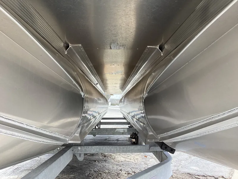Slide: The Image of Avalon Catalina 2585 Versatile Rear Bench 2026 - 7
