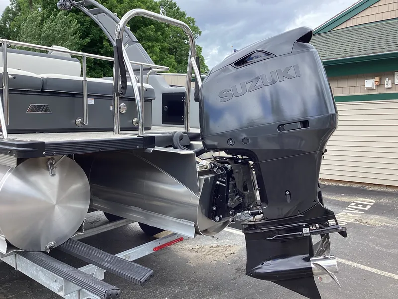 Slide: The Image of Avalon Catalina 2585 Versatile Rear Bench 2026 - 14