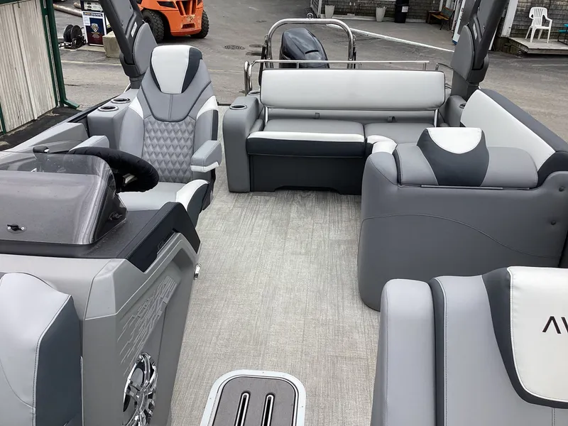 Slide: The Image of Avalon Catalina 2585 Versatile Rear Bench 2026 - 41