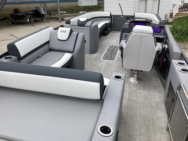 Slide: The Image of Avalon Catalina 2585 Versatile Rear Bench 2026 - 54