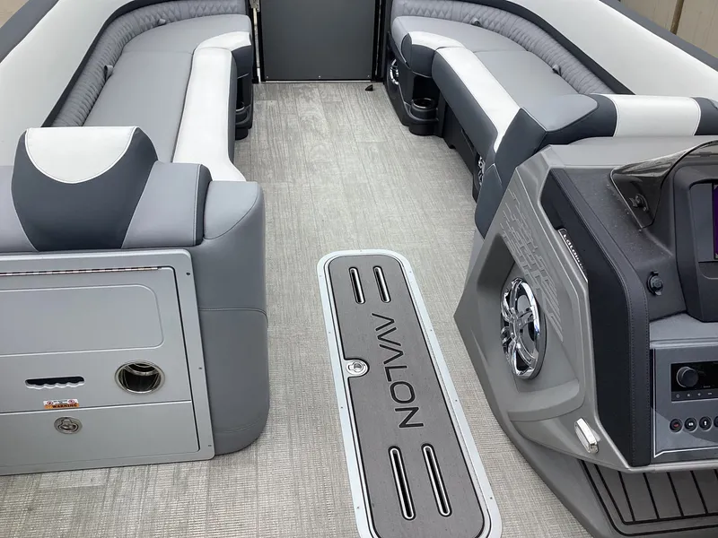 Slide: The Image of Avalon Catalina 2585 Versatile Rear Bench 2026 - 25
