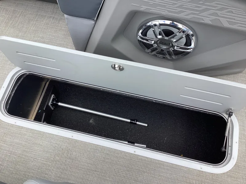 Slide: The Image of Avalon Catalina 2585 Versatile Rear Bench 2026 - 36