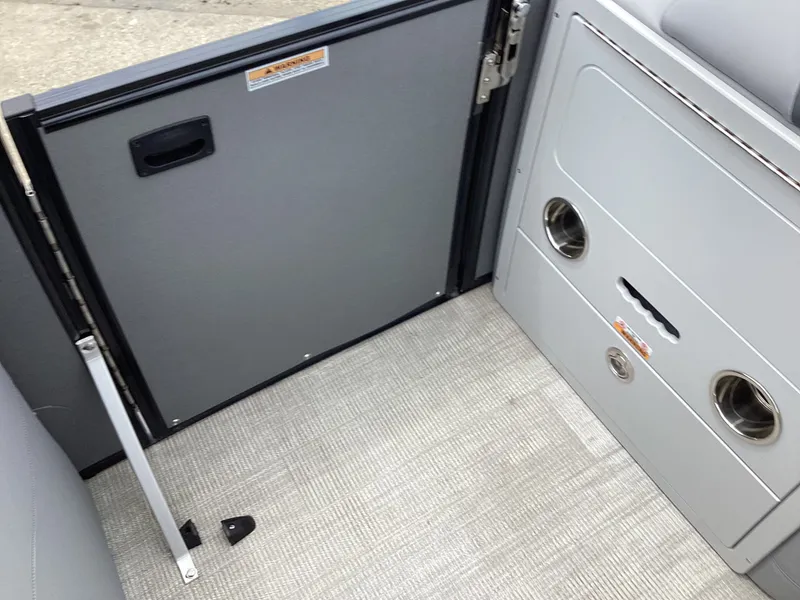 Slide: The Image of Avalon Catalina 2585 Versatile Rear Bench 2026 - 34