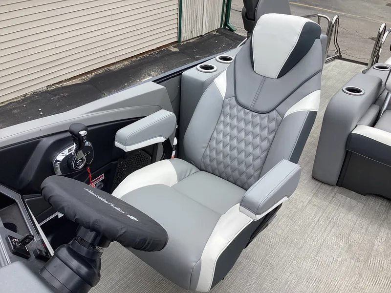 Slide: The Image of Avalon Catalina 2585 Versatile Rear Bench 2026 - 44