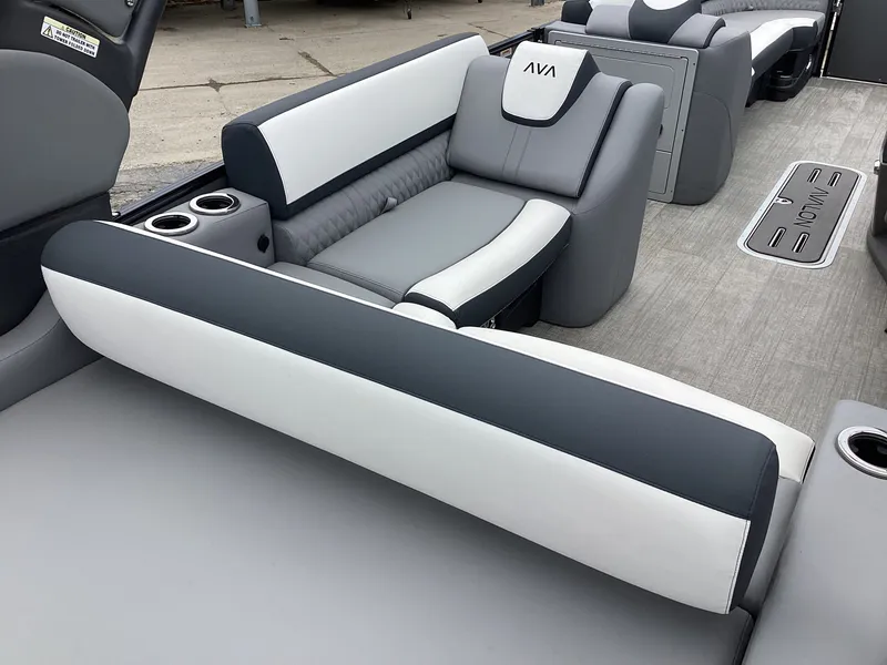 Slide: The Image of Avalon Catalina 2585 Versatile Rear Bench 2026 - 22