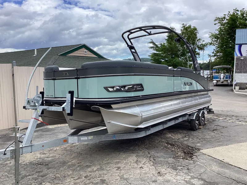 Slide: The Image of Avalon Catalina 2585 Versatile Rear Bench 2026 - 3