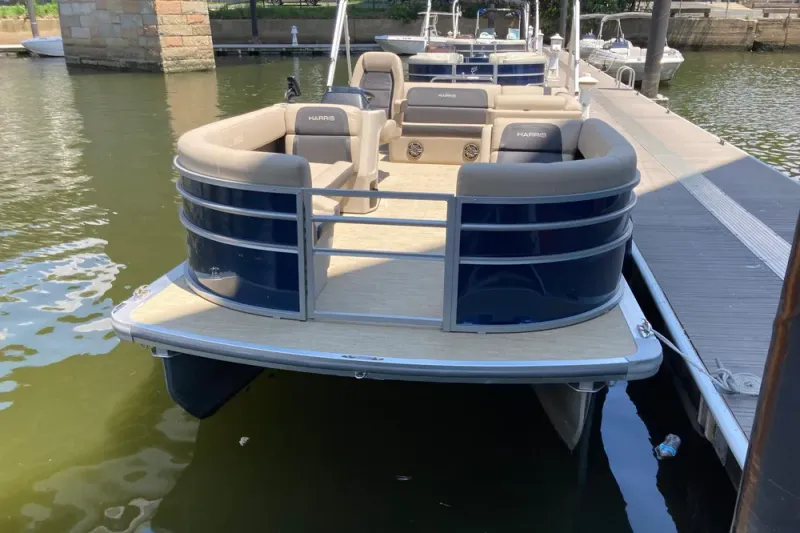 Slide: The Image of Harris Cruiser 230 2025 - 1