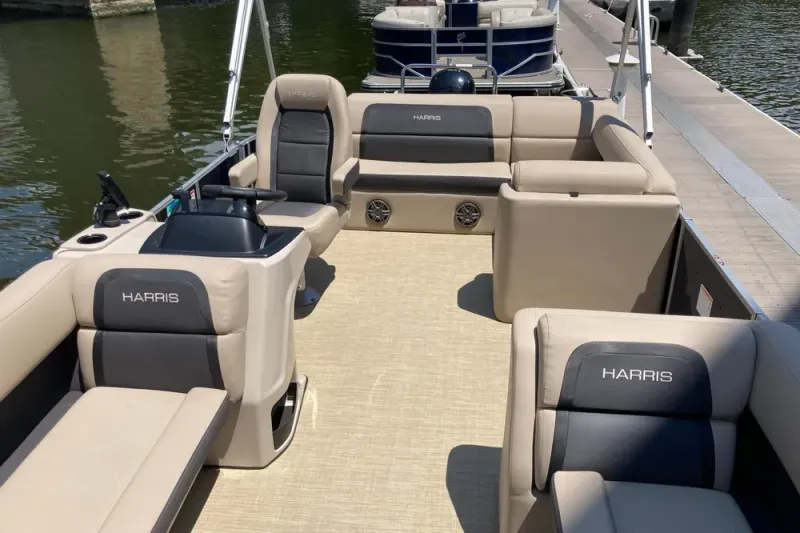 Slide: The Image of Harris Cruiser 230 2025 - 3