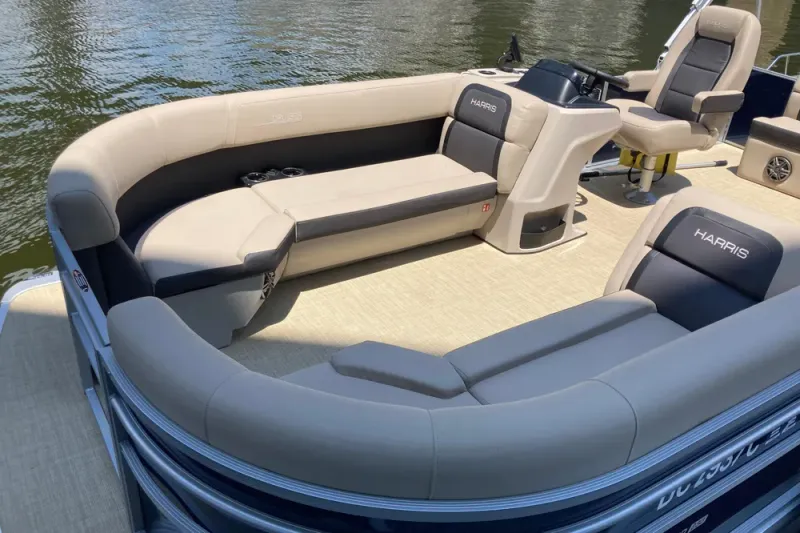 Slide: The Image of Harris Cruiser 230 2025 - 4