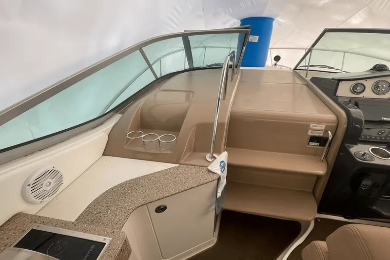 Slide: The Image of Sea Ray 330 SUNDANCER 2016 - 10