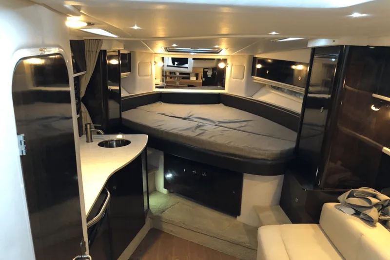 Slide: The Image of Sea Ray 330 SUNDANCER 2016 - 12