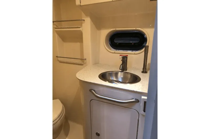 Slide: The Image of Sea Ray 330 SUNDANCER 2016 - 14